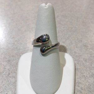Just polished Elsa Peretti Teardrop bypass ring by Tiffany&Co. Size 8